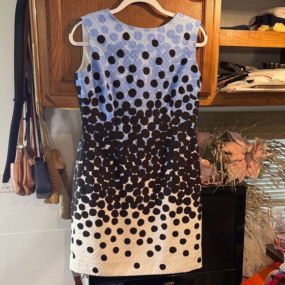 Tahari by Arthur S. Levine Elegant Blue and Black Polka Dot Dress size 8P - Picture 10 of 11